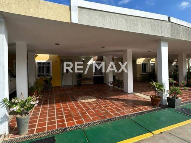 #1482 - Townhouse para Alquiler en Maracaibo - V