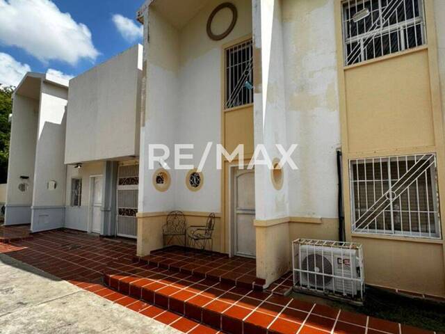 #1673 - Townhouse para Venta en Maracaibo - V