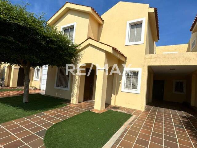 #1796 - Townhouse para Venta en Maracaibo - V