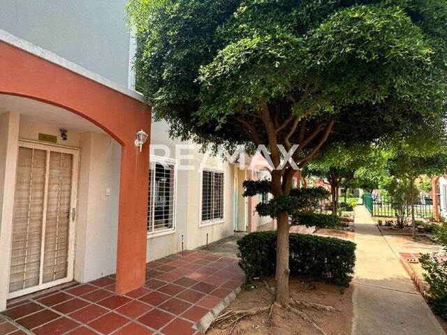 #1919 - Townhouse para Venta en Maracaibo - V