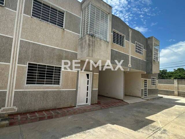 #1964 - Townhouse para Venta en Ciudad Ojeda - V - 1