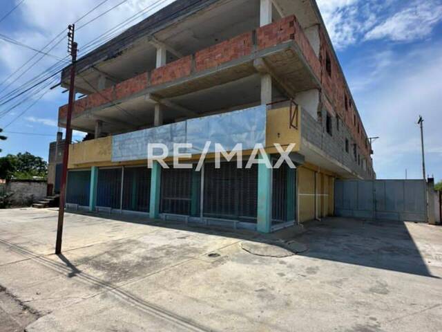 Edificio comercial para Venta en Cabimas - 1