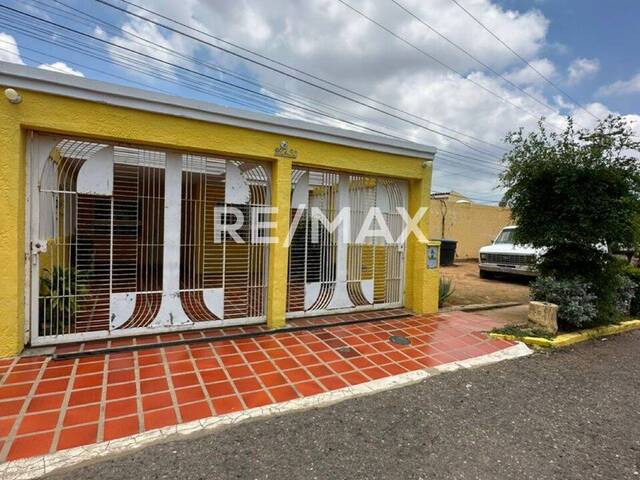 #2011 - Townhouse para Venta en Maracaibo - V