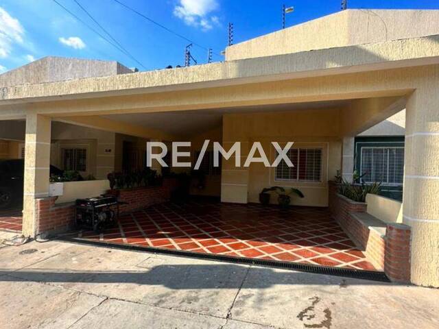 #2054 - Townhouse para Venta en Maracaibo - V