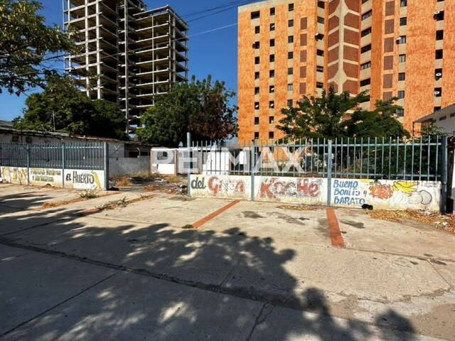 #2411 - Terreno para Venta en Maracaibo - V - 1