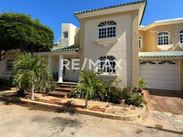 #2420 - Townhouse para Venta en Maracaibo - V