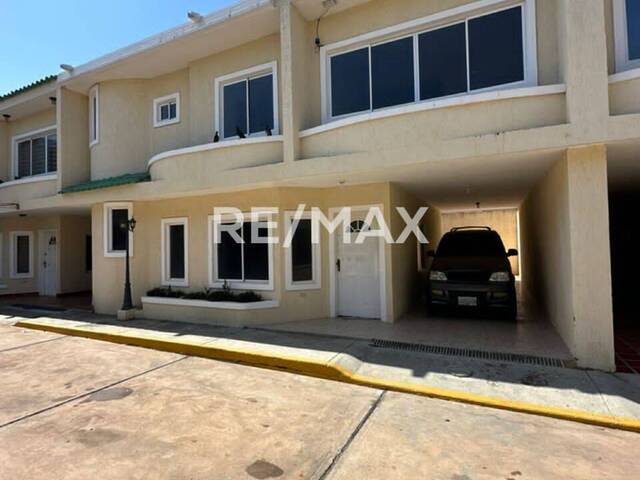 #2441 - Townhouse para Venta en Maracaibo - V - 2